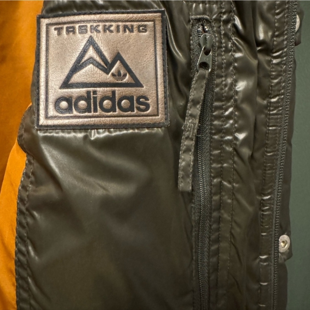 Adidas Hiking Trekker Trefoil Retro Puffer Vest -RARE NWOT - Picture 4 of 4